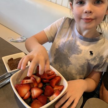 Moena Café - Fruit bowl with Nutella on the side. Strawberries up top, blueberry layer below & banana slices at the bottom. - Cafes Near Me - Honolulu, Hawaii Moena Café - Fruit bowl with Nutella on the side. Strawberries up top, blueberry layer below & banana slices at the bottom. - Cafes Near Me - Honolulu, Hawaii