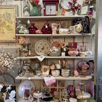 Centsibly Chic Vintage Thrift - Thrift Stores Near Me - West Saint Paul, Minnesota