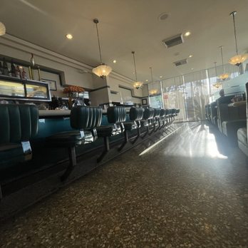Horseless Carriage Restaurant - Starting Hubs BDay w/a joint as classy as him and also established in 1966! - Diners Near Me - North Hills, California