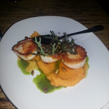 Odd Duck - Seared scallops, gingeted butternut squash puree, pepitas, thai chili syrup, cilantro emulsion - New American Near Me - Milwaukee, Wisconsin Odd Duck - Seared scallops, gingeted butternut squash puree, pepitas, thai chili syrup, cilantro emulsion - New American Near Me - Milwaukee, Wisconsin