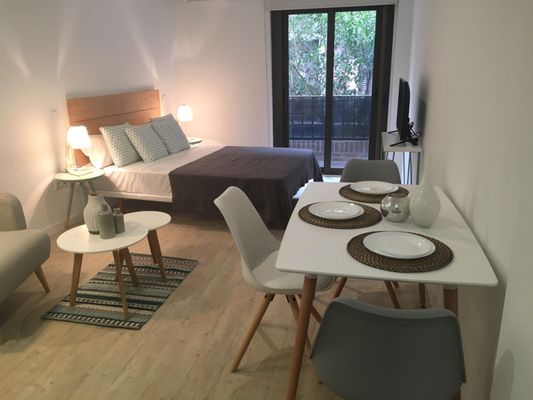 L & H Latina by null