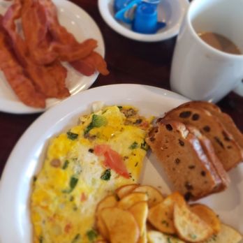 Shelly's Cafe - Veggie omelet, side of bacon - Breakfast & Brunch Near Me - Tampa, Florida Shelly's Cafe - Veggie omelet, side of bacon - Breakfast & Brunch Near Me - Tampa, Florida
