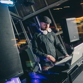 Leeds Entertainment - DJs Near Me - San Diego, California Leeds Entertainment - DJs Near Me - San Diego, California