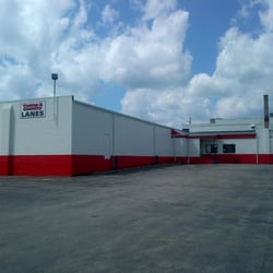 Towne & Country Lanes - T&C's parking lot and main entrance.