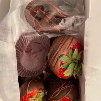 Betty's Chocolates - Sample Chocolate covered strawberries and pretzels. - Chocolatiers & Shops Near Me Betty's Chocolates - Sample Chocolate covered strawberries and pretzels. - Chocolatiers & Shops Near Me