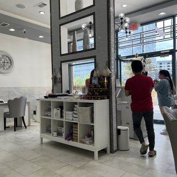 Lush Nail Bar - Nail Salons Near Me - Dunwoody, Georgia