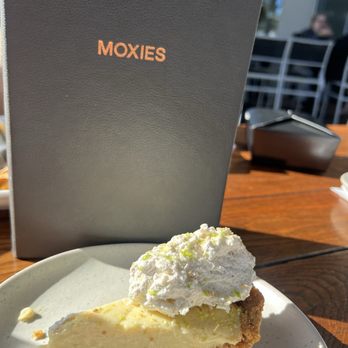 Moxies - key lime pie - Cocktail Bars Near Me - Houston, Texas