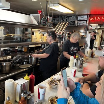 Fred & Red's - The "crew" at Fred & Reds!! These people have worked here for YEARS! - Diners Near Me - Joplin, Missouri