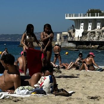 Plage des Catalans - South of France beach - Beaches Near Me - Marseille, 13