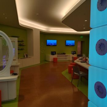 Joslyn Art Museum - Stop motion station in the back - Art Museums Near Me - Omaha, Nebraska