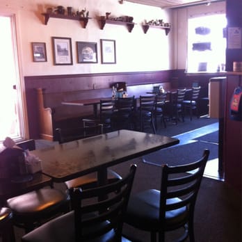 Rogue Brew Pub & Eatery - View of the dining area - Brewpubs Near Me - North Plains, Oregon