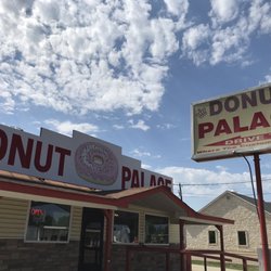 The Donut Palace - Outside