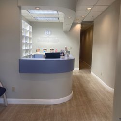 Custom Chiropractor - Palo Alto - Custo Chiropractic reception