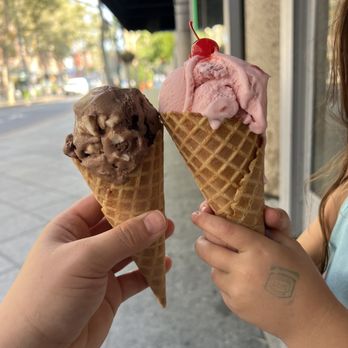 CREAM - Strawberry ice cream and rocky road ice cream - Ice Cream & Frozen Yogurt Near Me - San Jose, California CREAM - Strawberry ice cream and rocky road ice cream - Ice Cream & Frozen Yogurt Near Me - San Jose, California