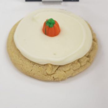 Crumbl - Clearwater - Vanilla Sugar - Bakeries Near Me - Clearwater, Florida
