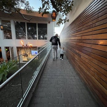 Duke's La Jolla - New American Near Me - La Jolla, California