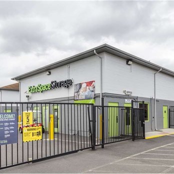 Extra Space Storage - Alternate Beauty Image - Self Storage Near Me - Chantilly, Virginia