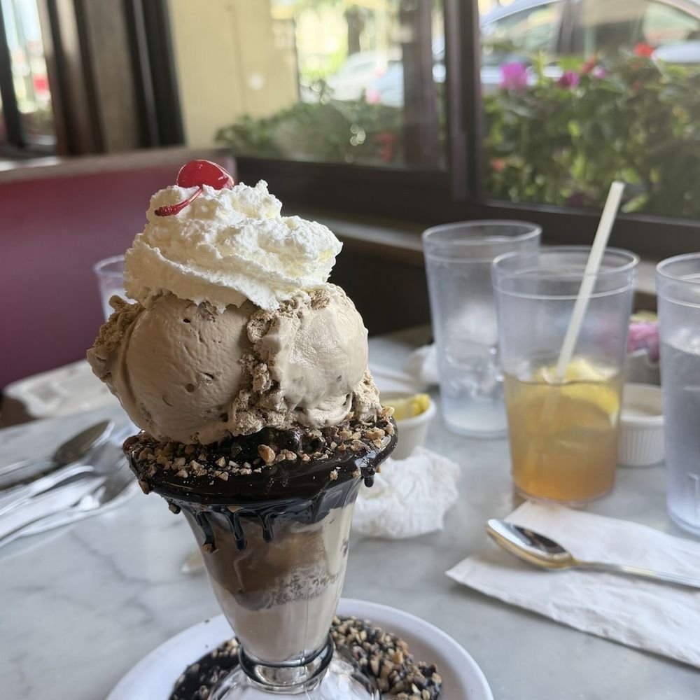 Fentons Creamery - Junior Black & Tan (Butter Pecan and Coffee Cookie Lovers flavors - Ice Cream & Frozen Yogurt Near Me - Oakland, California