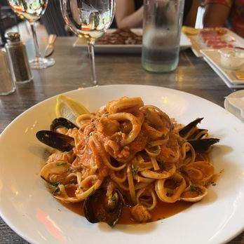 Oliver's Bistro - Dinner Linguine with Fresh Seafood and Shrimp - Breakfast & Brunch Near Me - Miami Beach, Florida Oliver's Bistro - Dinner Linguine with Fresh Seafood and Shrimp - Breakfast & Brunch Near Me - Miami Beach, Florida