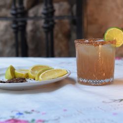 El Sazón de Valladolid - Descubre nuestras mezcalitas, el equilibrio perfecto entre frescura, sabor y tradición en El Sazón de Valladolid.
