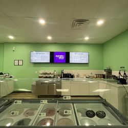 Frostee’s - Inside