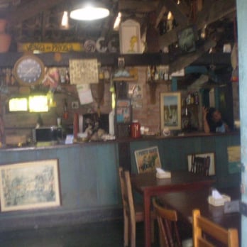 Restaurante e Mercearia do Prosa - Balcão da Mercearia. Cafezinho servido à moda rural. - Brazilian Near Me - Mairiporã, SP