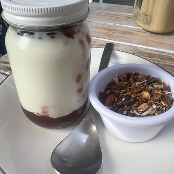 Carlota Home Bakery - Greek yogurt with granola - Bakeries Near Me - Playa del Carmen, ROO