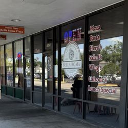 Bella Roma Pizza - Front entrance