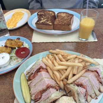 Metro 29 Diner Restaurant - Smokey White Meat Turkey club Idaho Potato Skins French toast - Diners Near Me - Arlington, Virginia Metro 29 Diner Restaurant - Smokey White Meat Turkey club Idaho Potato Skins French toast - Diners Near Me - Arlington, Virginia