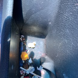 Side passenger cup holder Side passenger cup holder