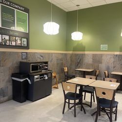 Publix - Eating area