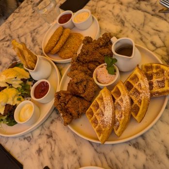 Flipper's - Eggs Benedict, hash browns, chicken and waffles - Pancakes Near Me - West Hollywood, California Flipper's - Eggs Benedict, hash browns, chicken and waffles - Pancakes Near Me - West Hollywood, California