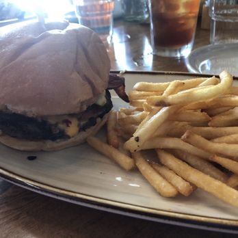 The Monroe - Burger and fries - New American Near Me - Orlando, Florida The Monroe - Burger and fries - New American Near Me - Orlando, Florida
