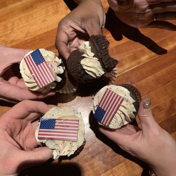 Empire Cake - Cupcakes with chocolate cake and vanilla frosting - Bakeries Near Me - New York, New York
