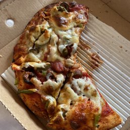 Small pizza with olives, jalapeños and green pepper Small pizza with olives, jalapeños and green pepper