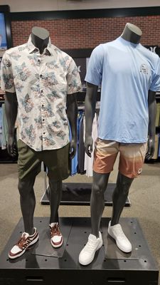 DICK'S Sporting Goods by null