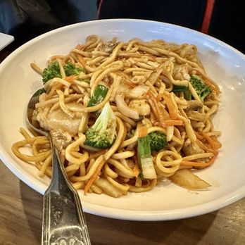 Savory Bun - Veggie Lo Mein - Chinese Near Me - Roselle, Illinois