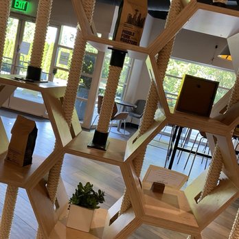 Queen Bee Cafe - Interior - Coffee & Tea Near Me - Clyde Hill, Washington