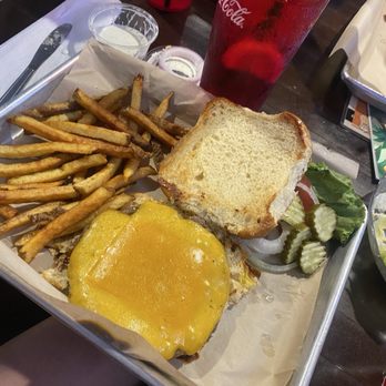 Tirebiters Peanut Pub - Cheeseburger - New American Near Me - Osage Beach, Missouri