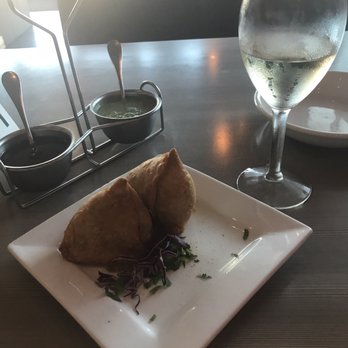 Roti Grill - Vegetable Samosas+Pinot Grigio - Indian Near Me - Dallas, Texas Roti Grill - Vegetable Samosas+Pinot Grigio - Indian Near Me - Dallas, Texas