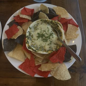 Soko Kitchen & Cocktails - Spinach and artichoke dip - Wine Bars Near Me - Kainaliu, Hawaii