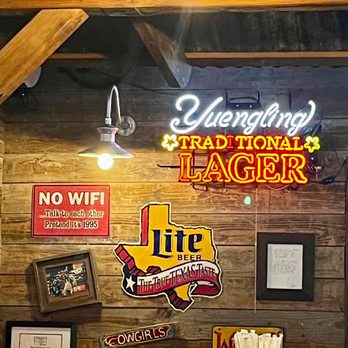 Hard Eight BBQ - Decor - Barbeque Near Me - Coppell, Texas