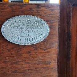 Salmon Run Fish House - Logo on front counter