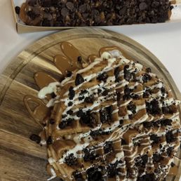 Waffle on a stick + Belgian waffle with white chocolate sauce and biscoff sauce Waffle on a stick + Belgian waffle with white chocolate sauce and biscoff sauce