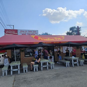 Paradise Pup - It says "Dine-in" on the Marquee, & I am assuming its referring to the exterior tables..not sure what you do in the winter. - Fast Food Near Me - Des Plaines, Illinois