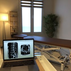 Alexis Dubas - L'ostéopathie est une approche thérapeutique manuelle douce qui se fonde sur une vision globale de la structure du corps humain.