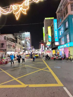 Liuhe Night Market by null