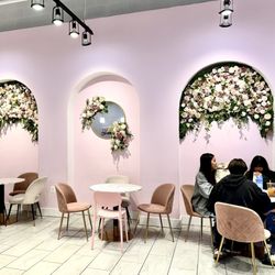 Donutchew - Beautiful seating area.