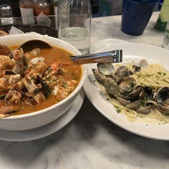 Sotto Mare - The "Best Damn Crab Cioppino" and "Linguine with Manila Clams" - Seafood Near Me - San Francisco, California Sotto Mare - The "Best Damn Crab Cioppino" and "Linguine with Manila Clams" - Seafood Near Me - San Francisco, California