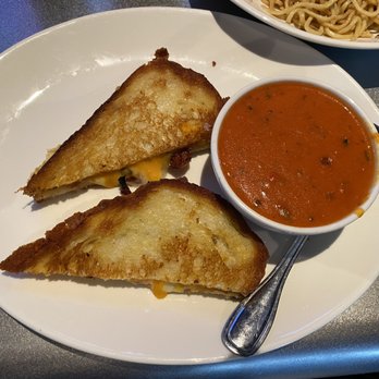 Yard House - Perfect grilled cheese and tomato bisque. - New American Near Me - Santa Clarita, California
